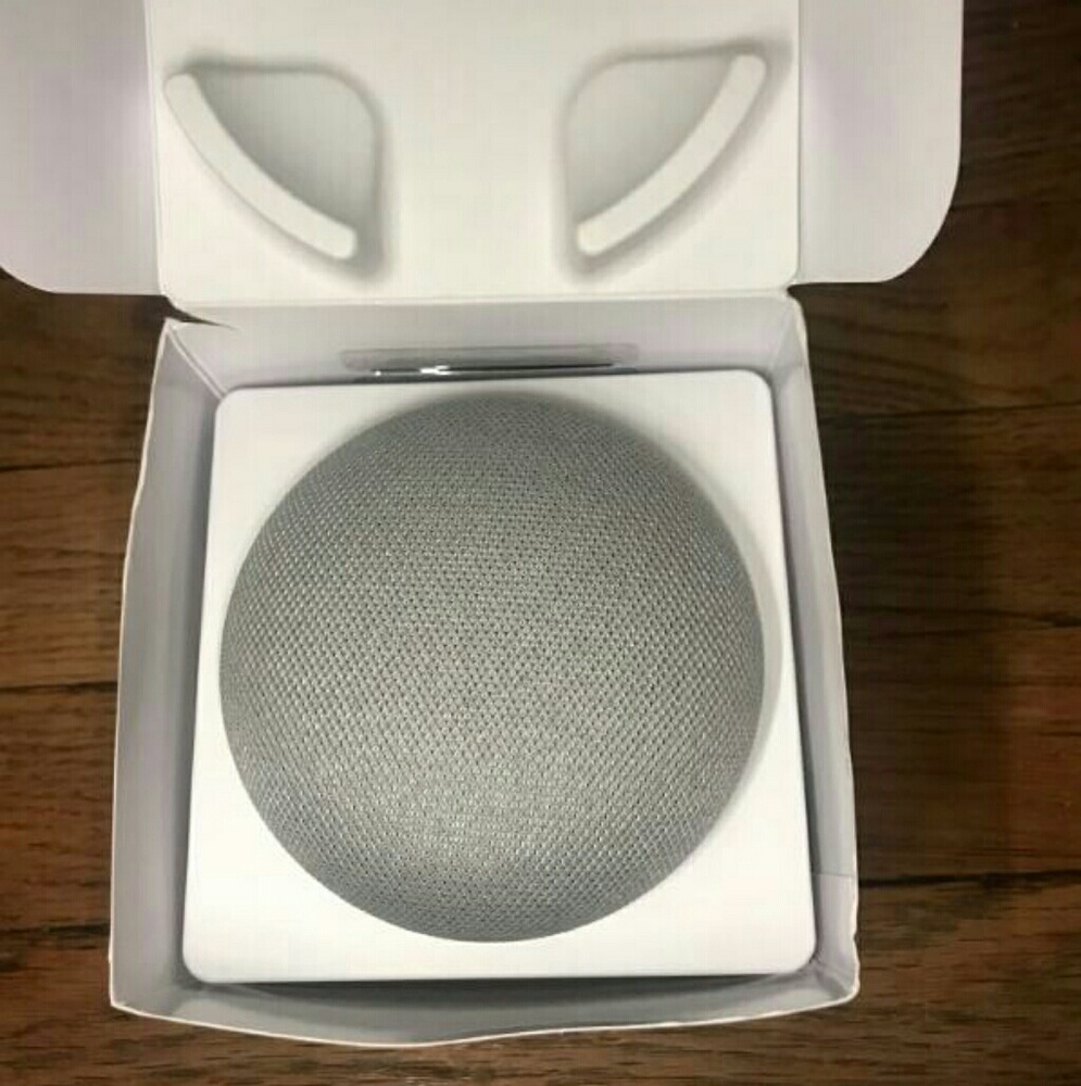 Google Home Mini - Picture 3 of 3